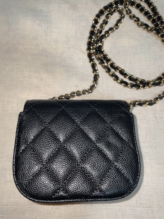 ミニミニマトラッセ（ブランドバッグ）の商品画像 - 査定依頼日：2025年8月2日 - 最高査定価格：300,000円