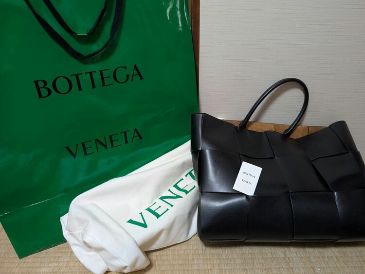 ラージアルコトートバック（ブランドバッグ）の商品画像 - 査定依頼日：2025年8月27日 - 最高査定価格：200,000円