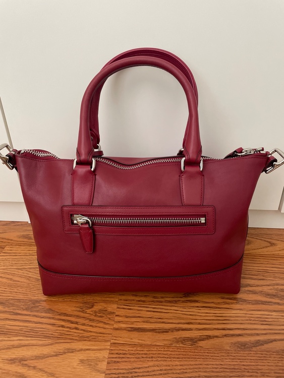 Legacy Molly Satchel（型番21132）Black Cherry（ブランドバッグ）の商品画像 - 査定依頼日：2026年7月9日 - 最高査定価格：3,000円