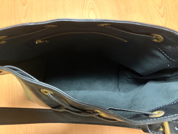 ルイヴィトン エピ（ブランドバッグ）の商品画像 - 査定依頼日：2026年8月21日 - 最高査定価格：100,000円