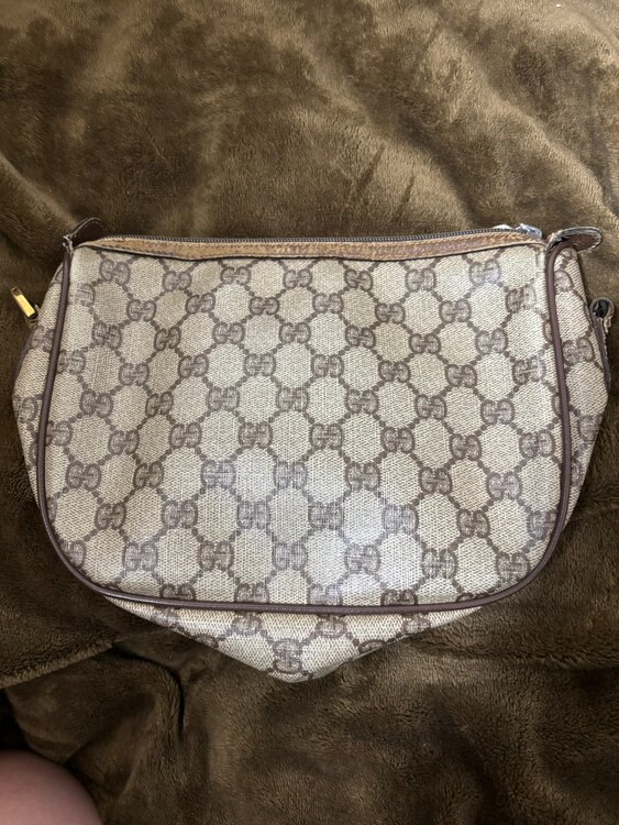 ショルダーバッグ（ブランドバッグ）の商品画像 - 査定依頼日：2025年5月6日 - 最高査定価格：2,000円