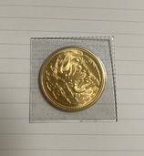 天皇陛下御在位60年位記念　10万円金貨（金・貴金属）の商品画像 - 査定依頼日：2026年6月29日 - 最高査定価格：438,100円