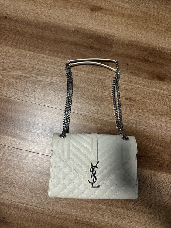 イブサンローラン  （ブランドバッグ）の商品画像 - 査定依頼日：2025年7月27日 - 最高査定価格：50,000円