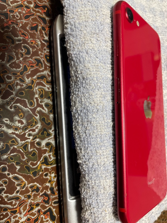 iPhone SE (第 2 世代) 64GB SIMフリー（スマホ）の商品画像 - 査定依頼日：2026年4月1日 - 最高査定価格：13,000円