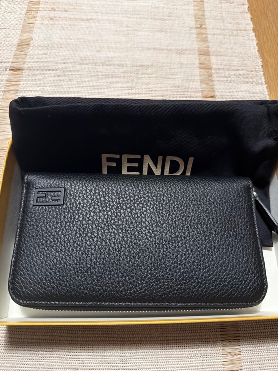 フェンディ  （ブランドバッグ）の商品画像 - 査定依頼日：2026年3月5日 - 最高査定価格：30,000円