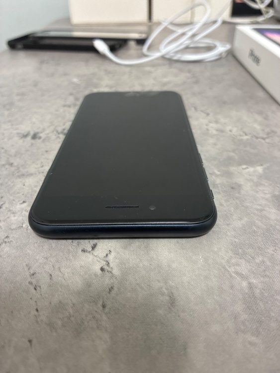 iPhone SE (第 3 世代) 64GB SIMフリー（スマホ）の商品画像 - 査定依頼日：2026年1月28日 - 最高査定価格：35,000円