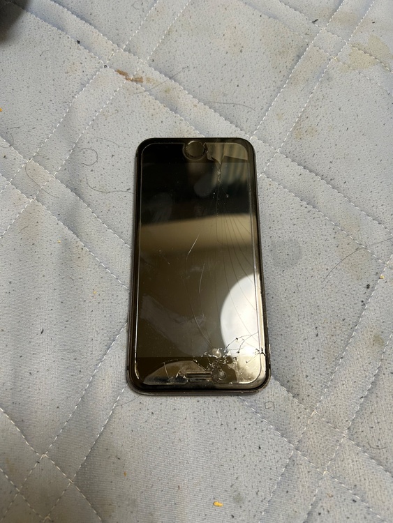 iPhone iPhone8 256GB Softbank（スマホ）の商品画像 - 査定依頼日：2026年7月27日 - 最高査定価格：2,000円