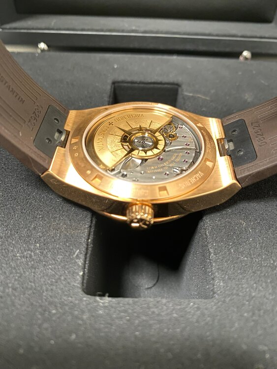 ヴァシュロン コンスタンタン オーヴァーシーズ 4500V/000R-B12（高級時計）の商品画像 - 査定依頼日：2025年3月1日 - 最高査定価格：4,260,000円