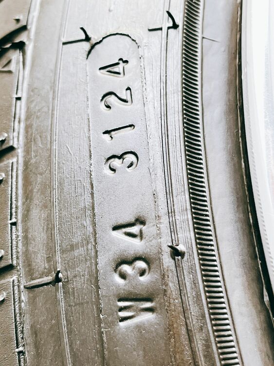 タイヤ・ホイールセット（カー用品）の商品画像 - 査定依頼日：2025年8月2日 - 最高査定価格：10,000円