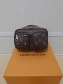 ユーティリティ　　クロスボディ（ブランドバッグ）の商品画像 - 査定依頼日：2021年6月28日 - 最高査定価格：250,000円