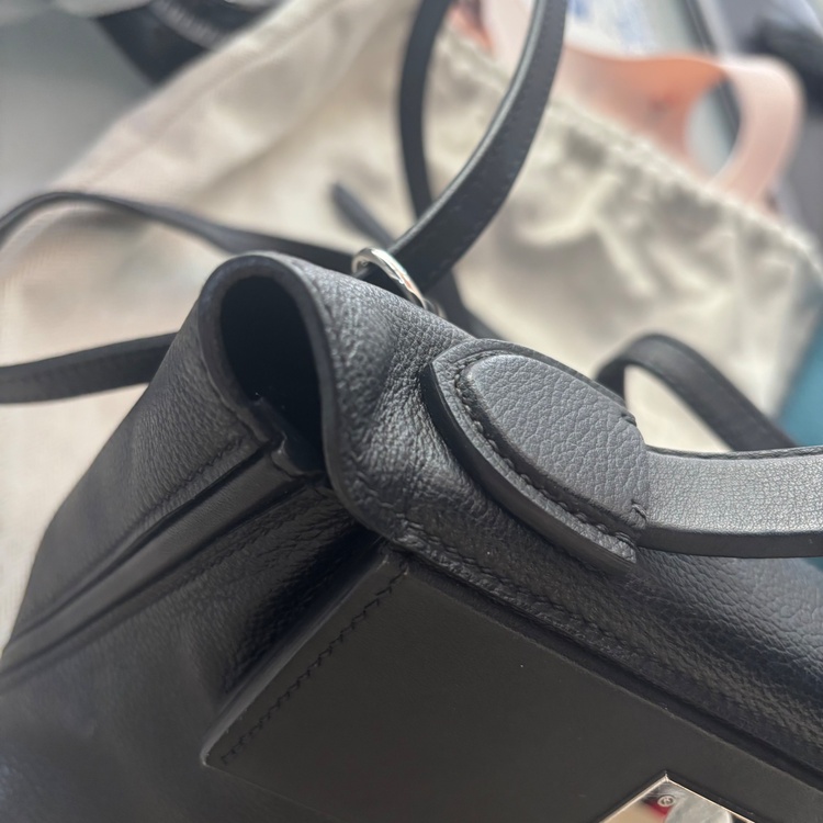 ヴァンキャトルミニ（ブランドバッグ）の商品画像 - 査定依頼日：2026年1月20日 - 最高査定価格：1,330,000円