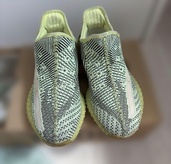 YEEZY BOOST 350 イーズリール V2（古着・ファッション）の商品画像 - 査定依頼日：2026年8月20日 - 最高査定価格：2,300円