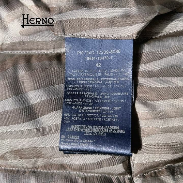 【新品】HERNO　ヘルノ　ダウンコート　ゼブラ柄　タグ付　42（古着・ファッション）の商品画像 - 査定依頼日：2026年2月3日 - 最高査定価格：40,000円