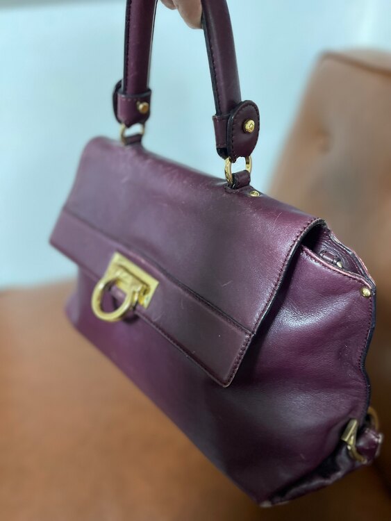 フェラガモ  （ブランドバッグ）の商品画像 - 査定依頼日：2025年5月24日 - 最高査定価格：5,000円