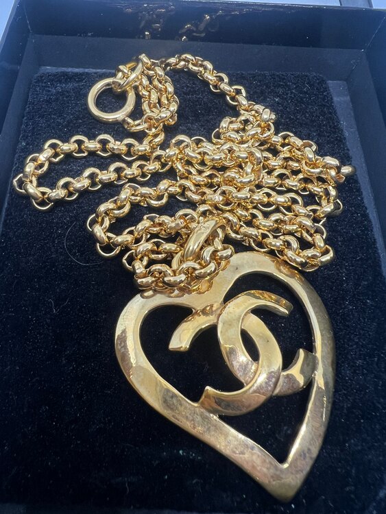 CHANEL シャネル ヴィンテージ ココマーク ハートネックレス 95P（古着・ファッション）の商品画像 - 査定依頼日：2025年2月9日 - 最高査定価格：61,000円