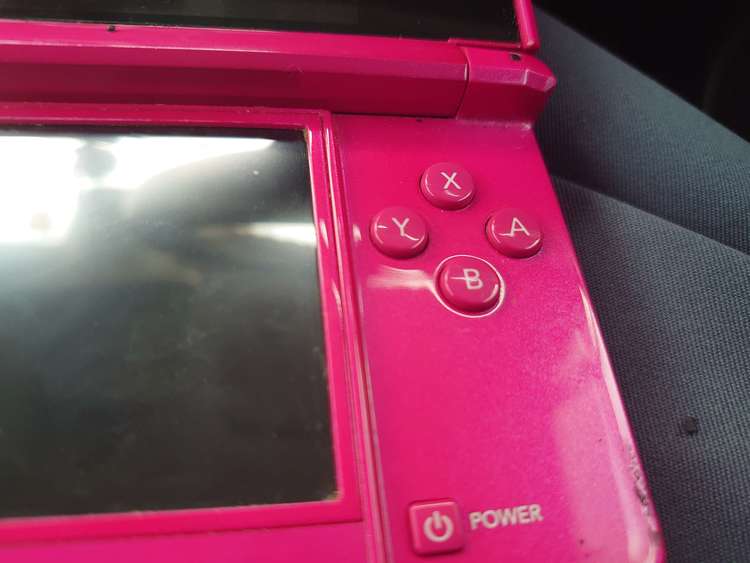 任天堂3DS（ゲーム機本体・ゲームソフト）の商品画像 - 査定依頼日：2023年4月28日 - 最高査定価格：5,500円