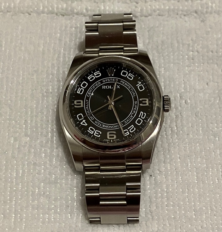 ロレックス パーペチュアル オイスター パーペチュアル クロノメーター ref116000 ブラック/アラビア文字盤（高級時計）の商品画像 - 査定依頼日：2025年9月10日 - 最高査定価格：900,000円