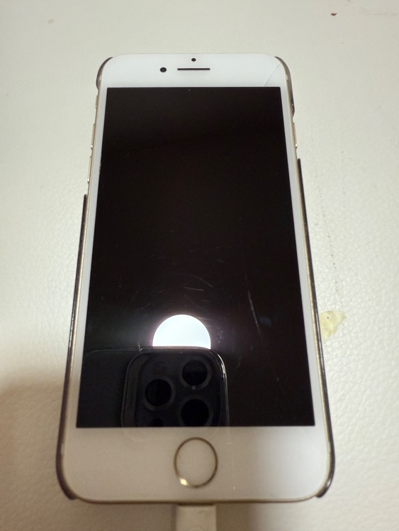 iPhone7 （スマホ）の商品画像 - 査定依頼日：2025年7月24日 - 最高査定価格：2,500円