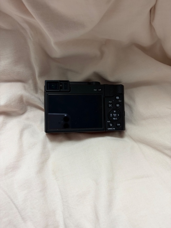 LUMIXTZ95D（カメラ）の商品画像 - 査定依頼日：2026年4月22日 - 最高査定価格：46,000円