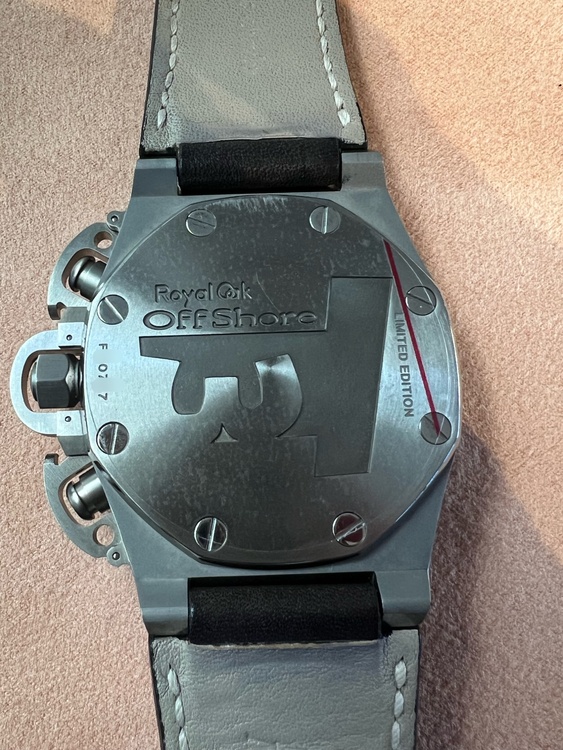 オーデマピゲ ロイヤルオークオフショア （高級時計）の商品画像 - 査定依頼日：2026年1月30日 - 最高査定価格：3,300,000円