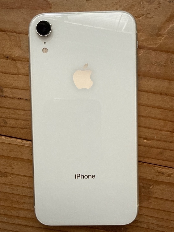 iPhone iPhoneXR 64GB au（スマホ）の商品画像 - 査定依頼日：2026年7月5日 - 最高査定価格：9,000円