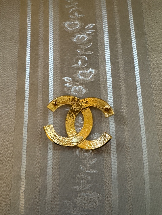 ブローチ（ブランド財布・小物）の商品画像 - 査定依頼日：2025年12月30日 - 最高査定価格：35,000円