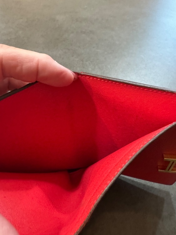 エルメスべアンコンパクト（ブランド財布・小物）の商品画像 - 査定依頼日：2025年9月7日 - 最高査定価格：11,000円