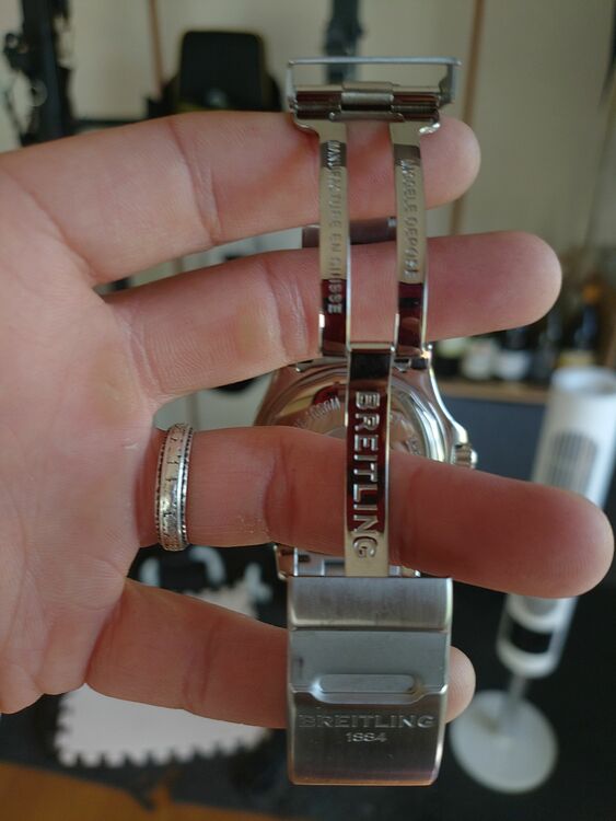 ブライトリング スーパーオーシャン （高級時計）の商品画像 - 査定依頼日：2025年9月23日 - 最高査定価格：270,000円