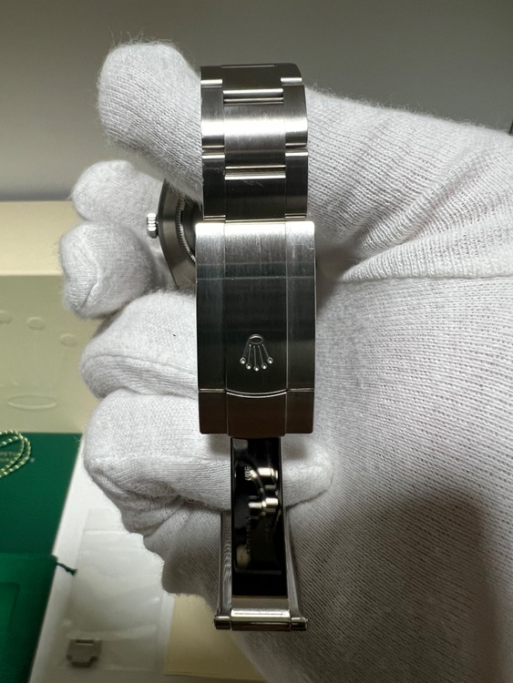 オイスターパーペチュアル41mm グリーン（高級時計）の商品画像 - 査定依頼日：2026年2月22日 - 最高査定価格：1,500,000円