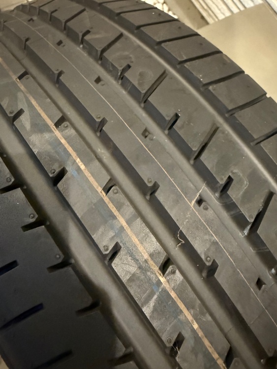 225/55R19 TOYOPROXES R4619インチ 夏タイヤ4本（カー用品）の商品画像 - 査定依頼日：2025年6月24日 - 最高査定価格：8,000円