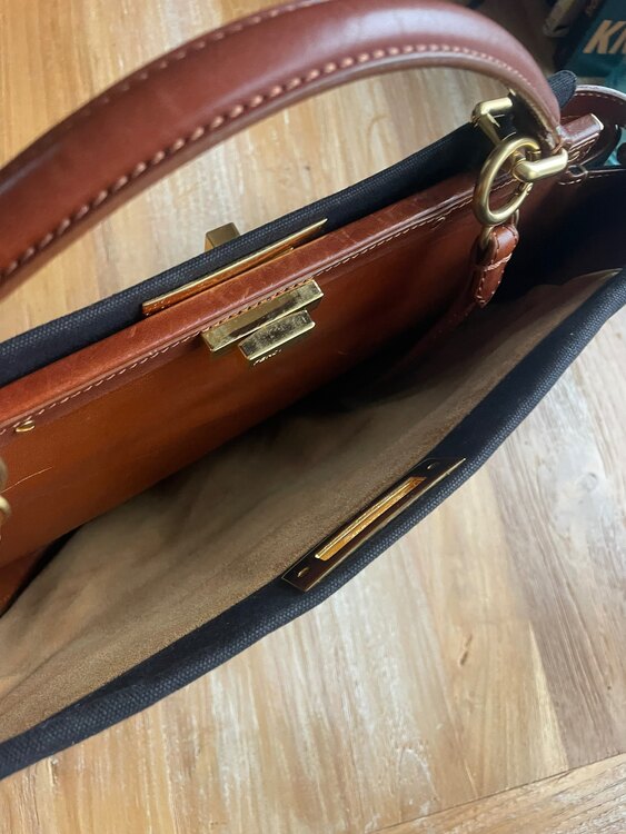 フェンディ  （ブランドバッグ）の商品画像 - 査定依頼日：2025年3月17日 - 最高査定価格：55,000円