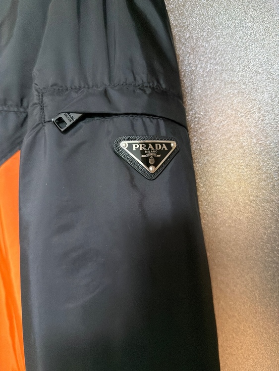 PRADA 21AW リナイロンフーデッドコート（古着・ファッション）の商品画像 - 査定依頼日：2026年5月29日 - 最高査定価格：100,000円