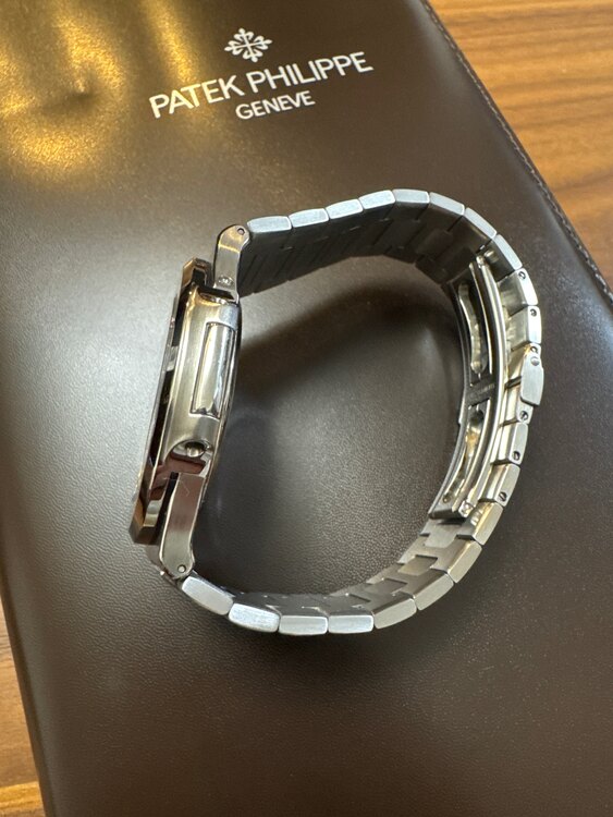 パテックフィリップ ノーチラス 5712/1a（高級時計）の商品画像 - 査定依頼日：2025年3月27日 - 最高査定価格：15,200,000円