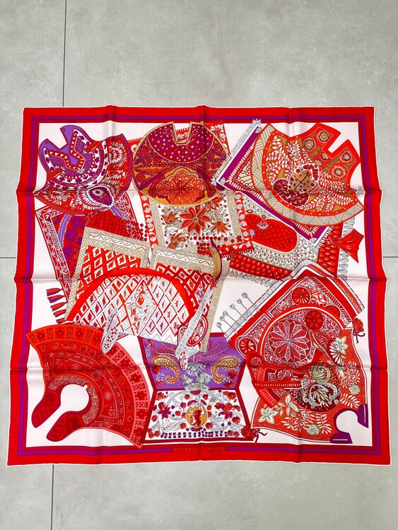 カレ　タピ・ドゥ・セル　カラー:ローズ（古着・ファッション）の商品画像 - 査定依頼日：2025年1月10日 - 最高査定価格：10,500円