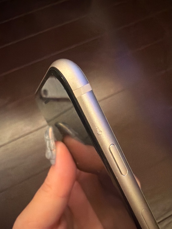 iPhone SE (第 3 世代) 64GB 楽天モバイル（スマホ）の商品画像 - 査定依頼日：2026年4月8日 - 最高査定価格：15,000円