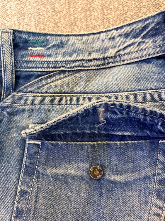 DIESEL ルーズストレート デニムパンツ W34 LOIKU（WASH 008A2）（古着・ファッション）の商品画像 - 査定依頼日：2026年8月9日 - 最高査定価格：100,000円