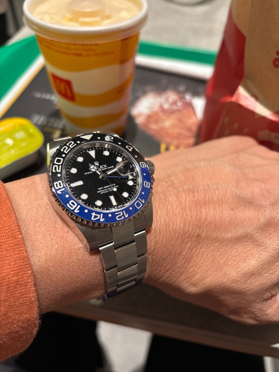 ロレックス GMTマスター 126710blnq（高級時計）の商品画像 - 査定依頼日：2025年7月6日 - 最高査定価格：2,380,000円