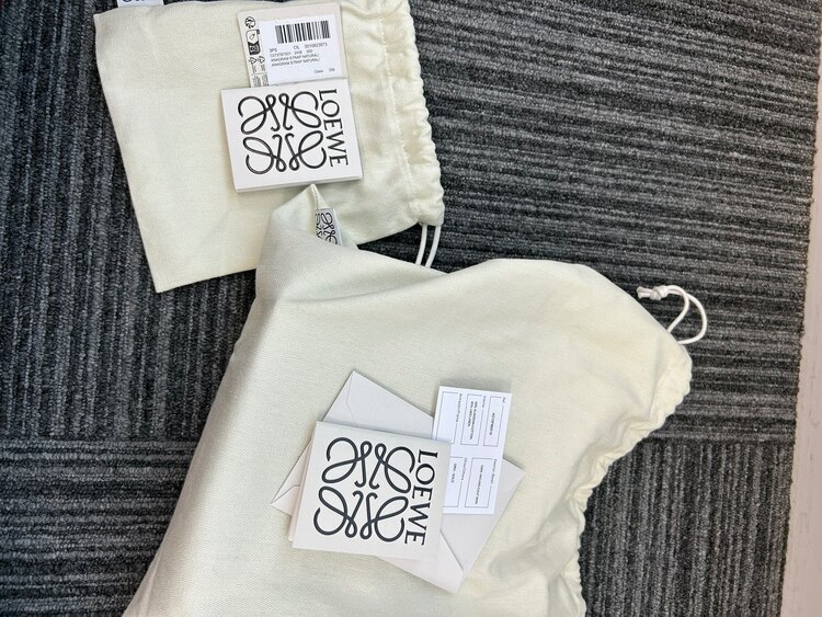 ロエベ puzzle ミニ（ブランドバッグ）の商品画像 - 査定依頼日：2025年4月29日 - 最高査定価格：230,000円