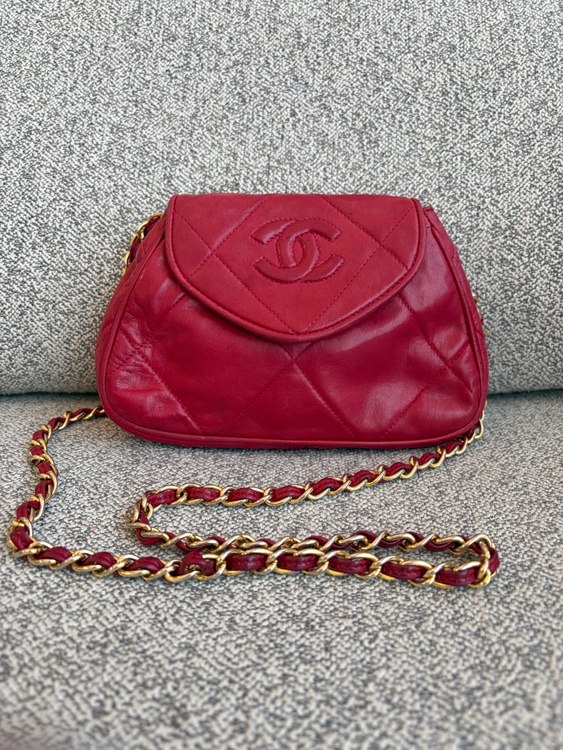 CHANEL チェーンショルダー　赤（ブランドバッグ）の商品画像 - 査定依頼日：2026年5月12日 - 最高査定価格：150,000円