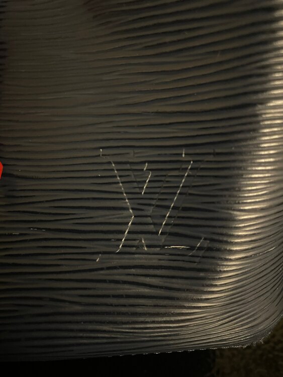 ルイヴィトン ネオノエ エピ M54367 バイカラー ネイビー レッド （ブランドバッグ）の商品画像 - 査定依頼日：2024年12月16日 - 最高査定価格：80,000円