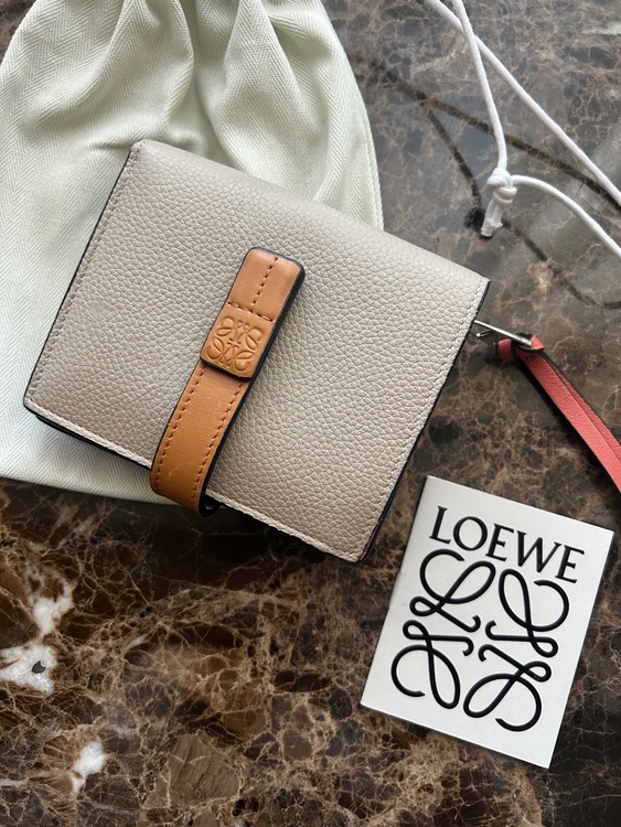 トライフォールドウォレット　グレー／ピンク（ブランド財布・小物）の商品画像 - 査定依頼日：2025年12月17日 - 最高査定価格：12,000円