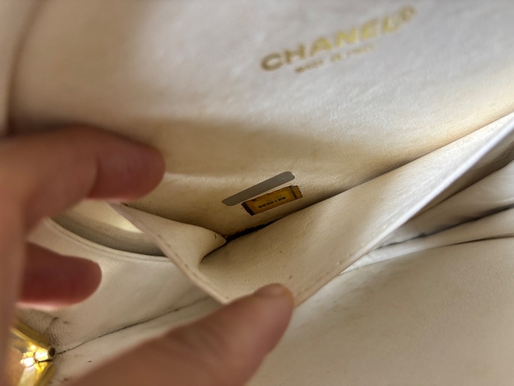 CHANELバイカラー丸バッグ（ブランドバッグ）の商品画像 - 査定依頼日：2026年8月29日 - 最高査定価格：180,000円