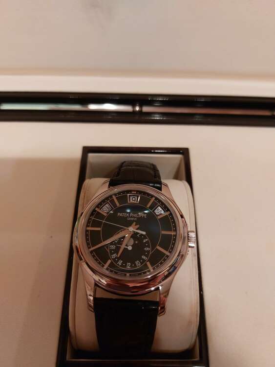 パテックフィリップ カラトラバ 5205G_01（高級時計）の商品画像 - 査定依頼日：2025年5月13日 - 最高査定価格：5,900,000円