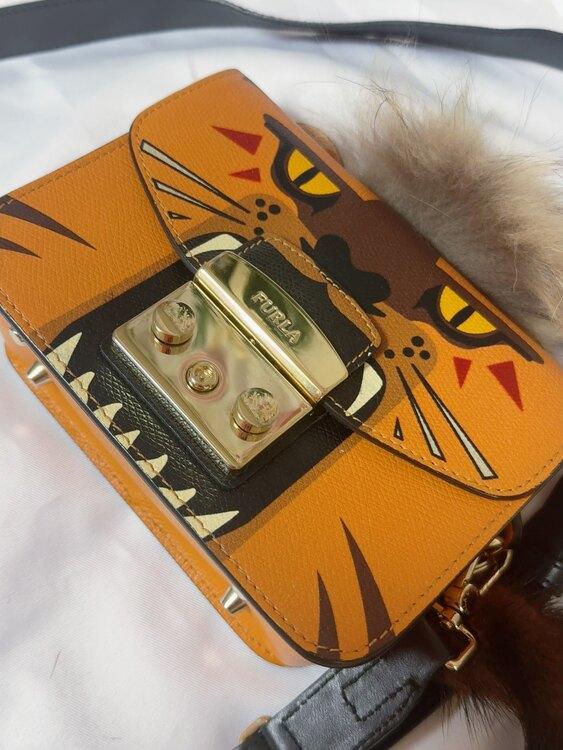  ショルダーバッグ（ブランドバッグ）の商品画像 - 査定依頼日：2025年4月16日 - 最高査定価格：10,000円