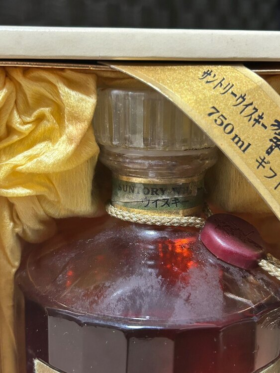 サントリーウイスキー響　ゴールドラベル（お酒）の商品画像 - 査定依頼日：2025年1月1日 - 最高査定価格：64,000円