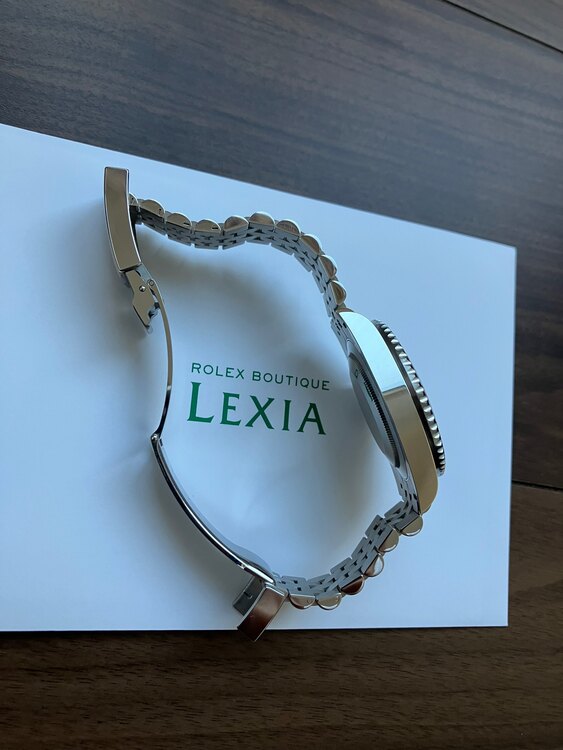 ロレックス GMTマスター 126710blnq（高級時計）の商品画像 - 査定依頼日：2025年4月20日 - 最高査定価格：2,280,000円