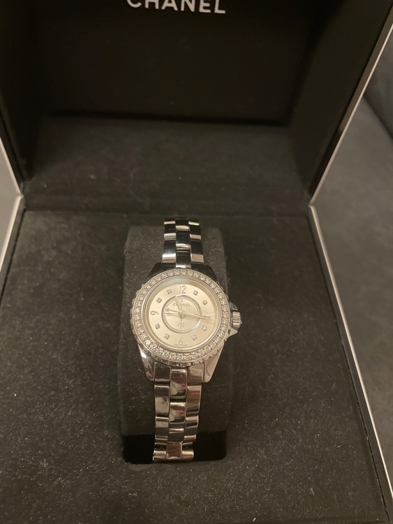 シャネル J12 h340（高級時計）の商品画像 - 査定依頼日：2025年10月2日 - 最高査定価格：650,000円