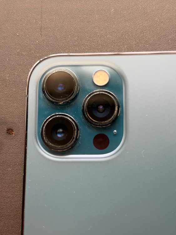 iPhone iPhone 12 Pro Max 128GB au（スマホ）の商品画像 - 査定依頼日：2026年9月26日 - 最高査定価格：32,000円