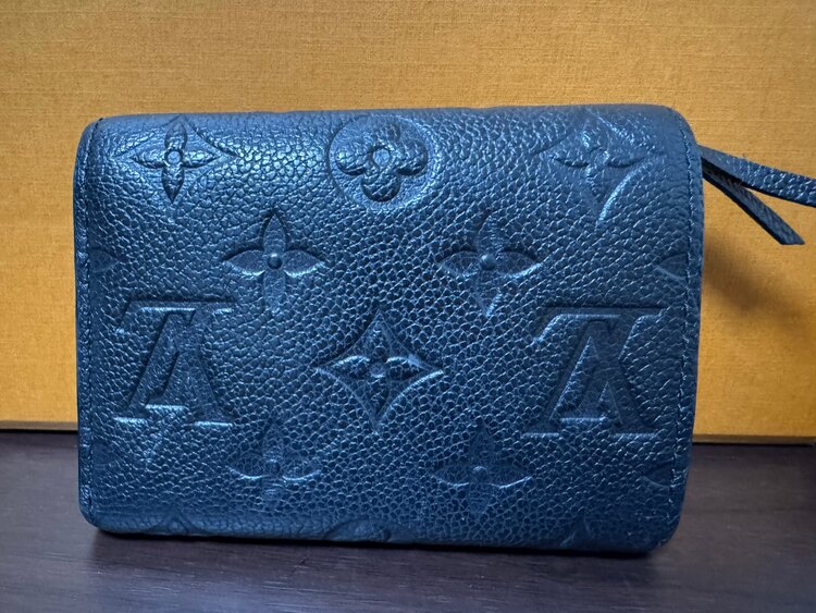 二つ折り財布（ブランド財布・小物）の商品画像 - 査定依頼日：2025年1月27日 - 最高査定価格：30,000円