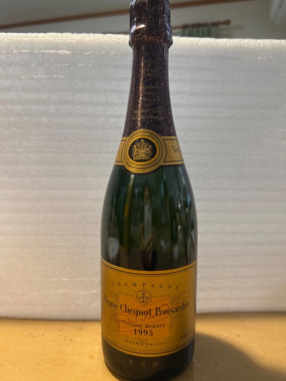 ヴーヴクリコ　ポンサルダン1995（お酒）の商品画像 - 査定依頼日：2026年9月26日 - 最高査定価格：7,000円